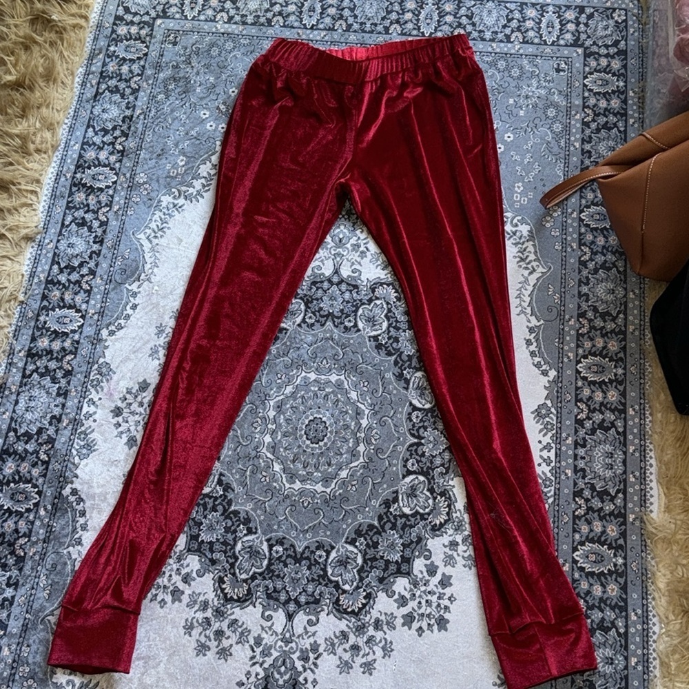 BRAND NEW HOLIDAY SET WOMENS SIZE MEDIUM VERY COZY AND luxurious - Picture 3 of 13
